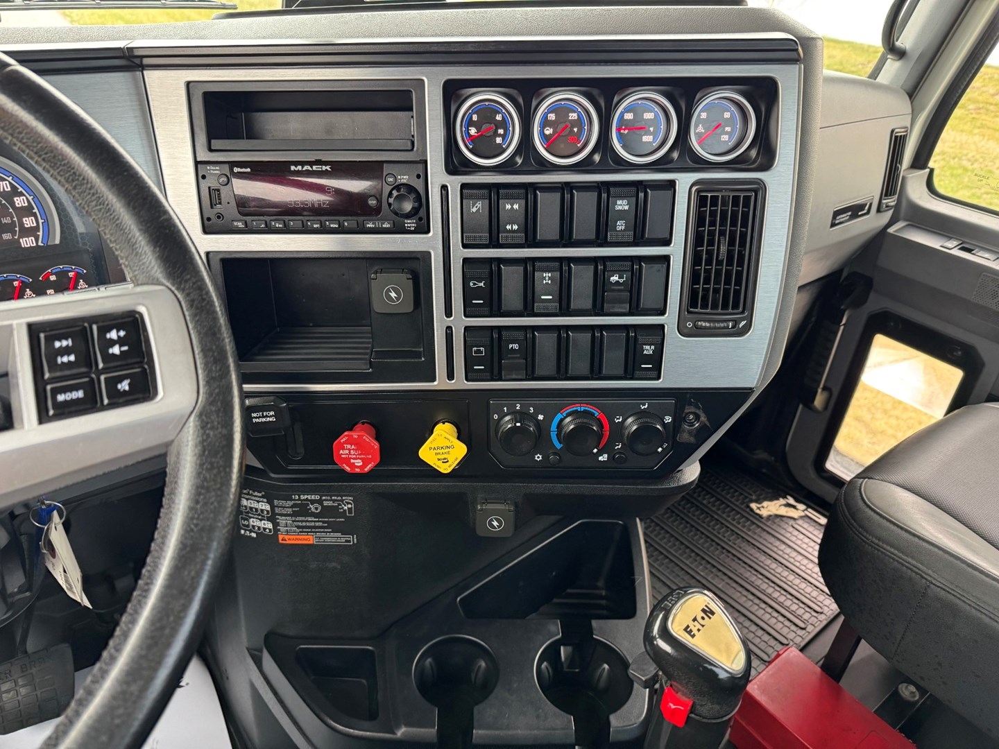 Used 2023 Mack Anthem Daycab - image 16